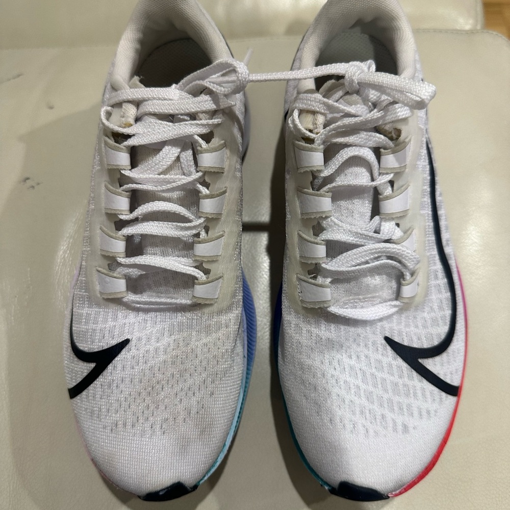 Nike shoes size 4